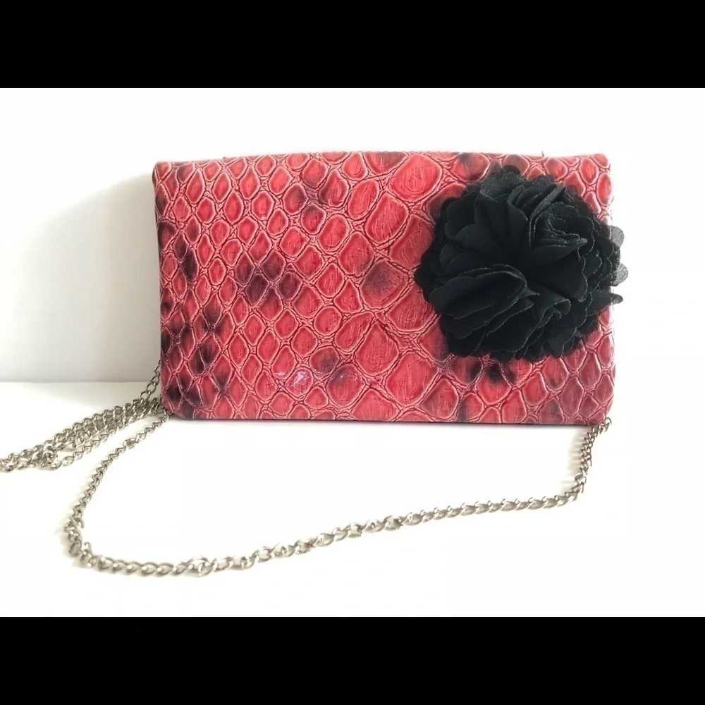 𝅺white‎ House Black Market pink wallet